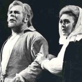 Margaret Curphey as Eva and Alberto Remedios as Walther von Stolzing in The Mastersingers of Nuremberg for Sadler’s Wells Opera
